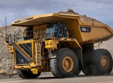 Camionul minier Cat 794 AC, acum cu motor Tier 4 Final, dar cu aceleași performanțe de top și costuri reduse de exploatare
