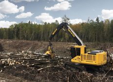 Tigercat lansează excavatorul forestier de procesare model 850
