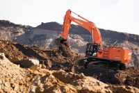 Hitachi introduce pe piața europeană noile excavatoare mari Zaxis-7