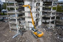 Liebherr lansează excavatorul R 940 Demolition, ce înlocuiește modelul anterior R 944 C