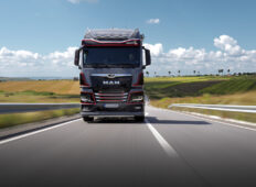 MHS Truck & Bus Group a livrat, în România, în premieră, prima unitate MAN TGX Individual Lion S ediție specială