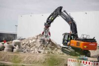 Hitachi a pregătit excavatorul ZX390TC-7 pentru proiecte de demolări