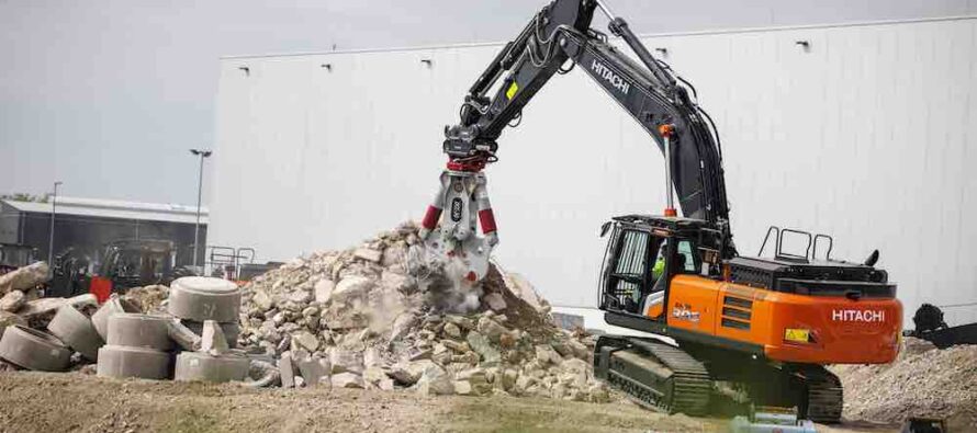 Hitachi a pregătit excavatorul ZX390TC-7 pentru proiecte de demolări
