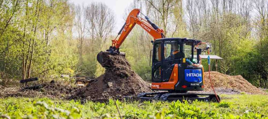Hitachi lansează în Europa primul excavator electric de 5 tone