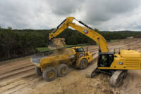 Noul excavator Cat 352 e mai puternic și poate aborda lucrări mai mari
