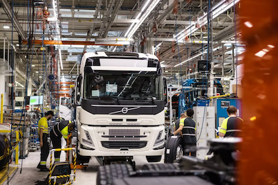 Volvo începe producția de serie a camioanelor electrice, în Gent