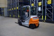 Material handling in industrial environments: BKT’s tips for choosing the right tire